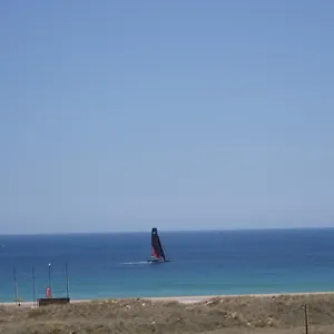 cozy-apartment-with-sea-view-over-meia-praia-lagos.hotelaalgarve.com/