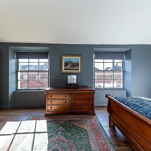 Connaught Apartment, 7 Henrietta Street, Centre Apartment