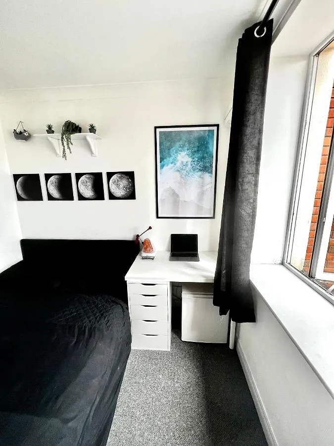 Custom House, 1 Room, Dublin 1 0*,